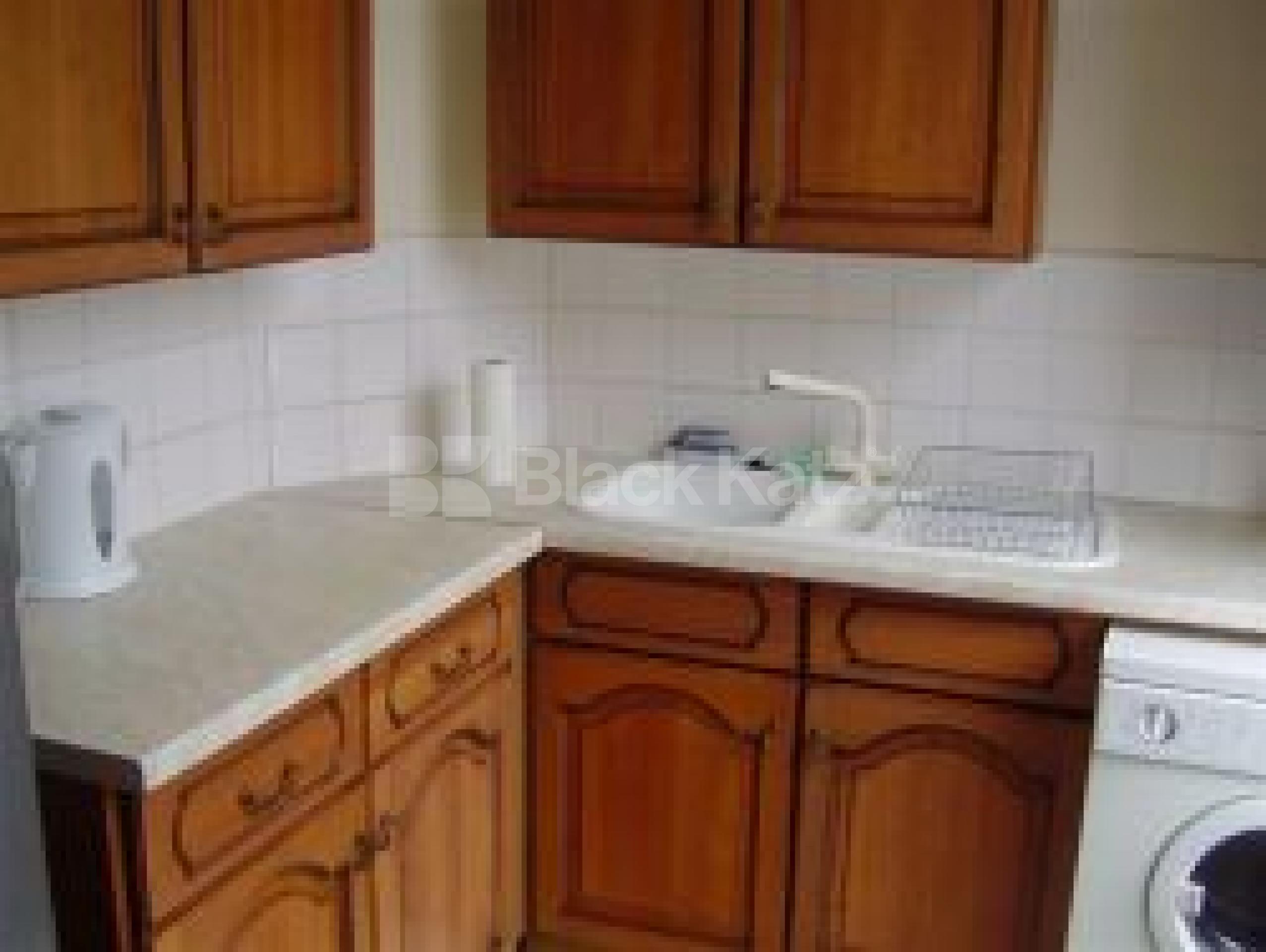 			Reduced Price, 3 Bedroom, 1 bath, 1 reception Flat			 Gloucester Drive, FINSBURY PARK N4 N4